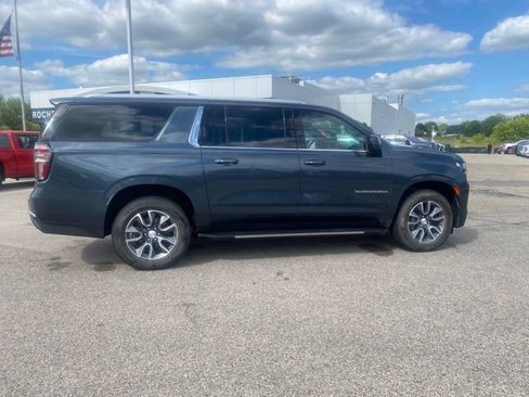Used 2021 Chevrolet Suburban LT w/ Luxury Package AWD/4WD image 6
