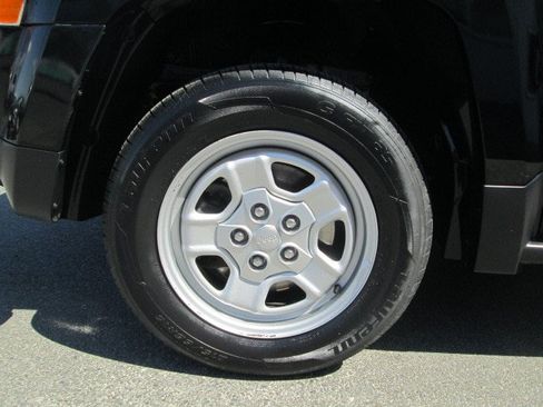 Used 2014 Jeep Patriot Sport w/ Power Value Group AWD/4WD image 8