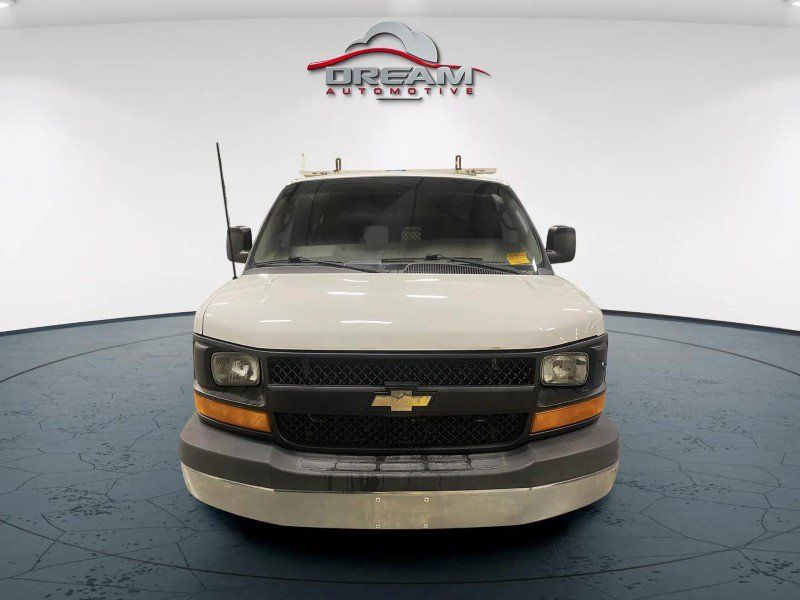 Used 2017 Chevrolet Express 2500 Extended RWD image 3