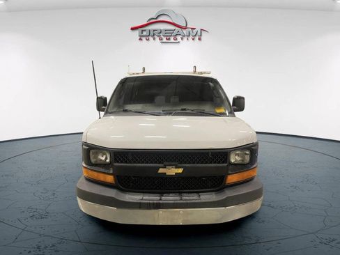 Used 2017 Chevrolet Express 2500 Extended RWD image 3