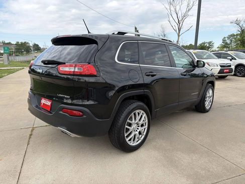 Used 2015 Jeep Cherokee Limited w/ Luxury Group AWD/4WD image 8