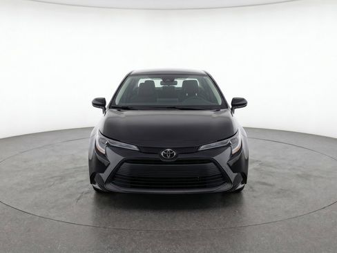 Used 2025 Toyota Corolla LE FWD image 2