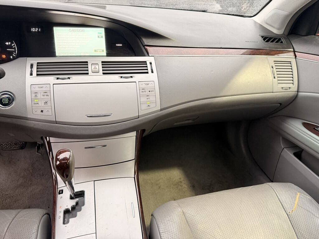 Used 2009 Toyota Avalon Limited FWD image 11