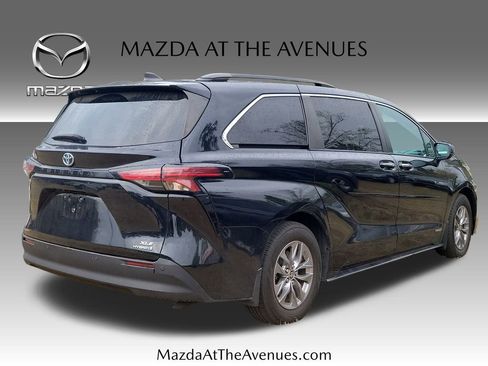 Used 2021 Toyota Sienna XLE w/ XLE Plus Package image 14