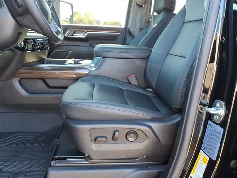 Used 2025 Chevrolet Silverado 2500 LT image 12