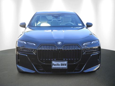 Used 2025 BMW 750e xDrive 750e xDrive w/ Premium Package image 2