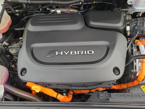 Used 2023 Chrysler Pacifica Touring-L image 17