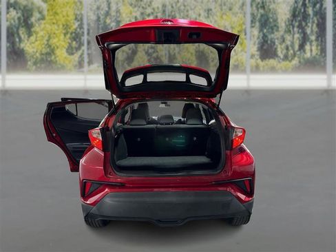 Used 2020 Toyota C-HR LE FWD image 12