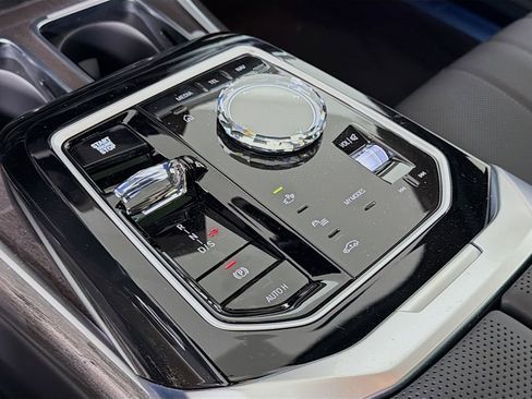 New 2026 BMW 750e xDrive image 20