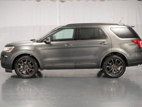 Used 2019 Ford Explorer XLT w/ Equipment Group 202A AWD/4WD image 2
