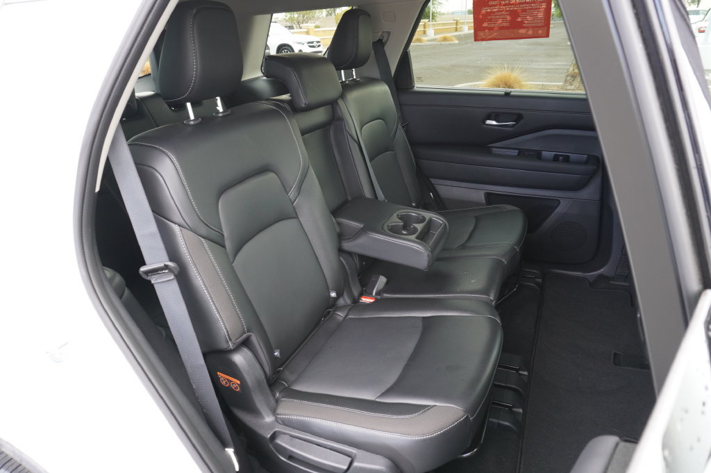 Certified 2024 Nissan Pathfinder SL FWD image 9