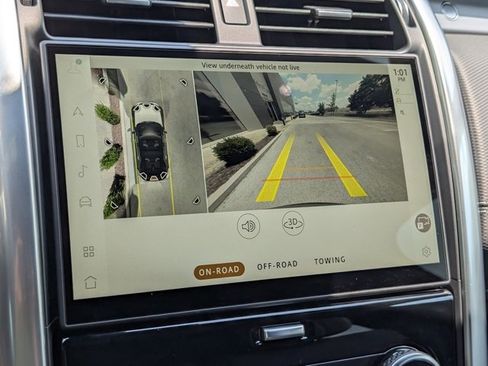 Certified 2024 Land Rover Discovery Dynamic SE image 13