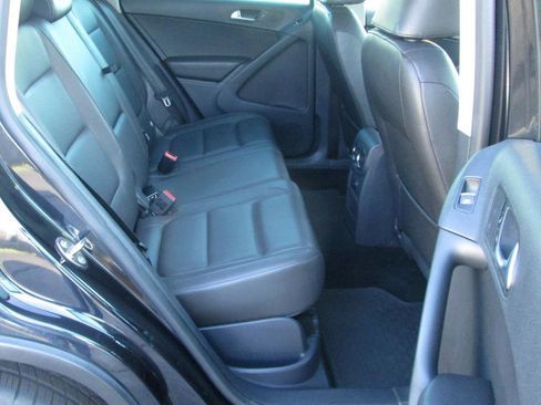 Used 2012 Volkswagen Tiguan SE image 14