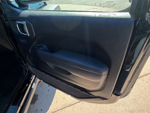 Used 2025 Jeep Wrangler Unlimited Rubicon 4xe w/ Convenience Group image 18