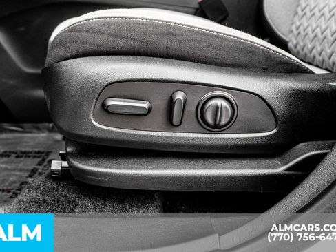 Used 2024 Chevrolet Equinox LT image 38