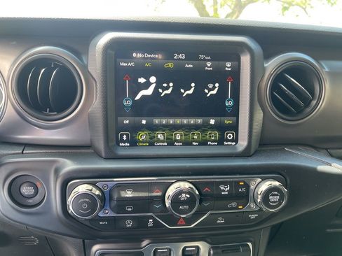 Used 2022 Jeep Wrangler Sport AWD/4WD image 12