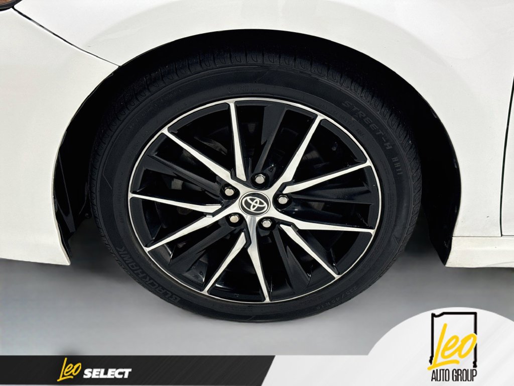 Used 2020 Toyota Camry SE w/ Convenience Package FWD image 31
