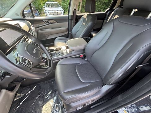 Used 2026 Kia Carnival FWD image 34