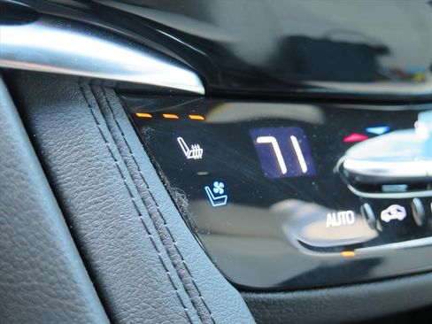 Used 2025 Cadillac XT6 Sport w/ Technology Package AWD/4WD image 16