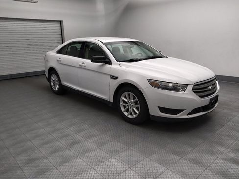 Used 2014 Ford Taurus SE FWD image 11
