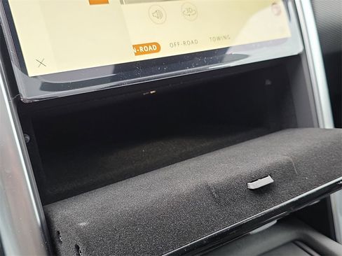 New 2026 Land Rover Discovery Limited Edition image 26