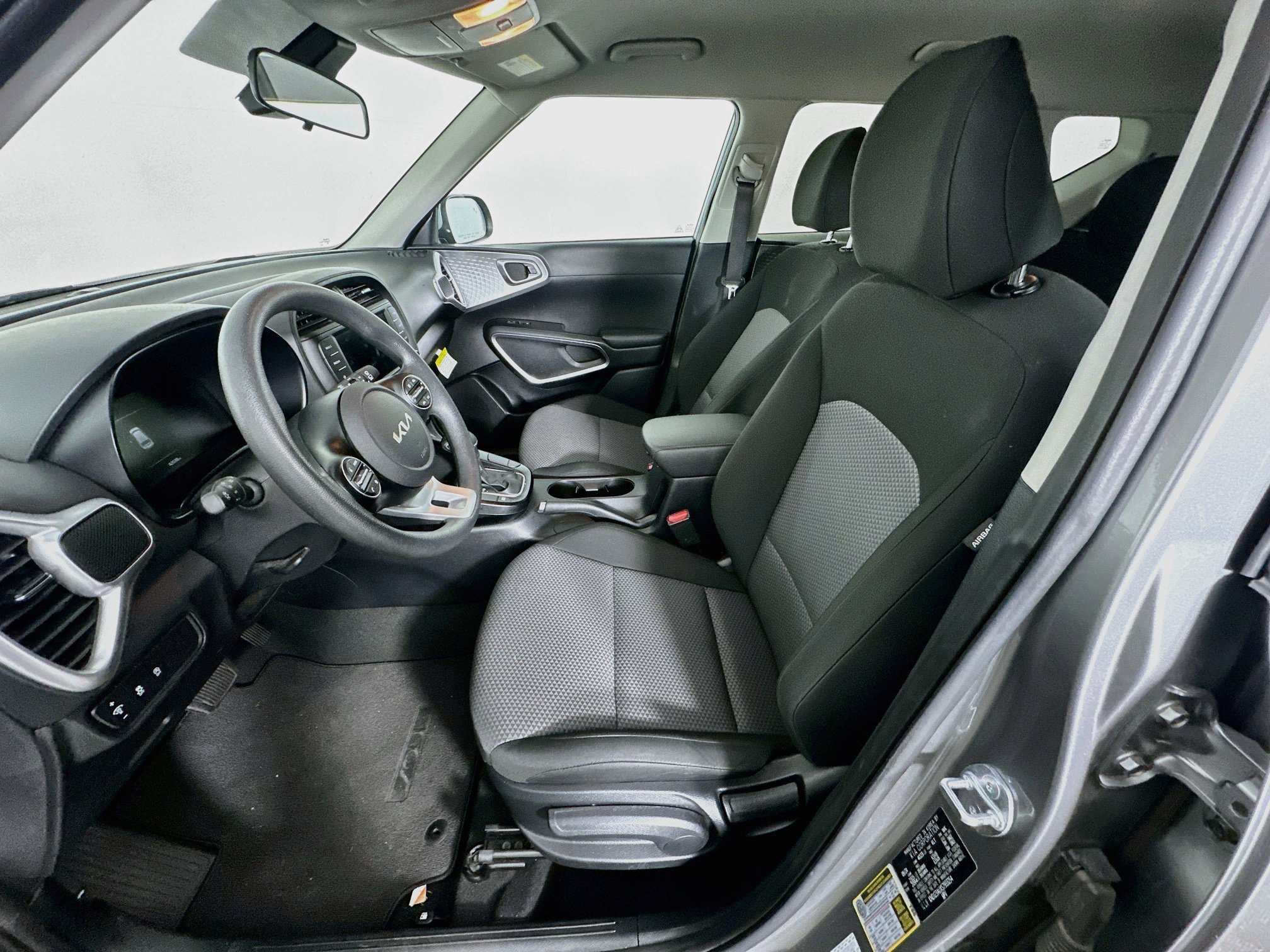 Used 2025 Kia Soul LX w/ LX Technology Package FWD image 13