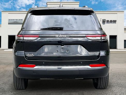 Used 2023 Jeep Grand Cherokee Laredo AWD/4WD image 4
