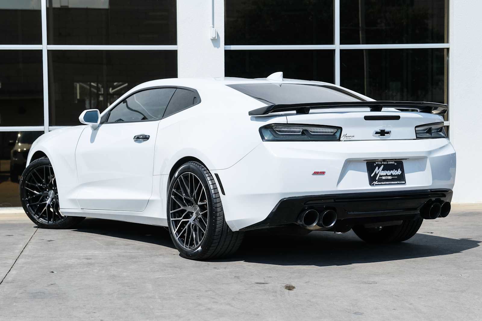 Used 2018 Chevrolet Camaro SS RWD image 17