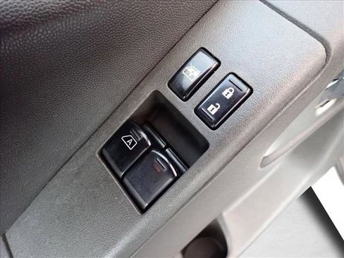 Used 2018 Nissan Frontier SV image 12