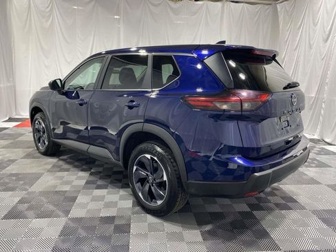 Used 2024 Nissan Rogue SV AWD/4WD image 2