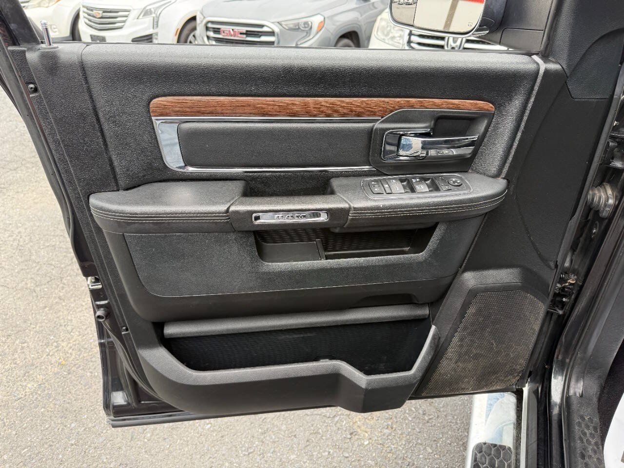 Used 2017 RAM 1500 Laramie w/ Convenience Group AWD/4WD image 18