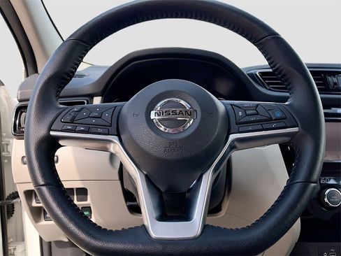 Used 2022 Nissan Rogue Sport SL image 11