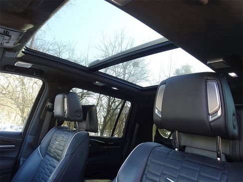 Used 2022 Cadillac Escalade ESV Sport Platinum image 8