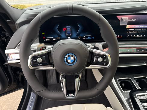 New 2026 BMW 750e xDrive image 18