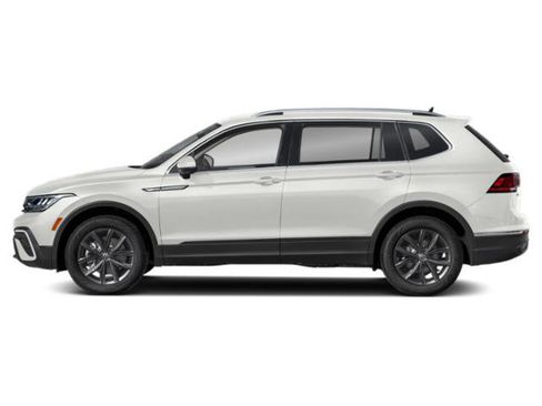 Certified 2022 Volkswagen Tiguan SE image 3