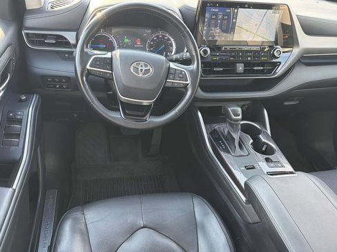Used 2022 Toyota Highlander Limited AWD/4WD image 9