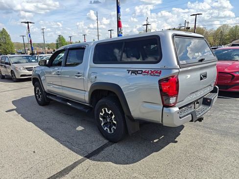 Used 2019 Toyota Tacoma TRD Off-Road AWD/4WD image 6