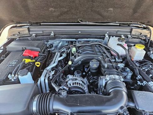 Used 2025 Jeep Gladiator Sport image 22