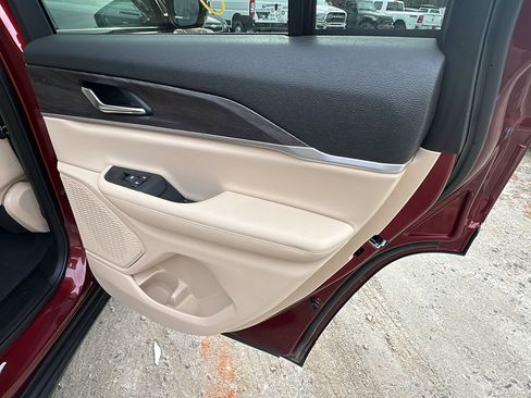 Used 2024 Jeep Grand Cherokee Limited image 21