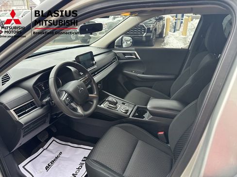 Used 2022 Mitsubishi Outlander ES image 14