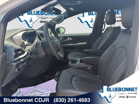 New 2026 Chrysler Pacifica Select FWD image 11