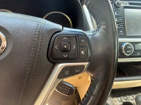 Used 2018 Toyota Highlander Limited Platinum AWD/4WD image 14