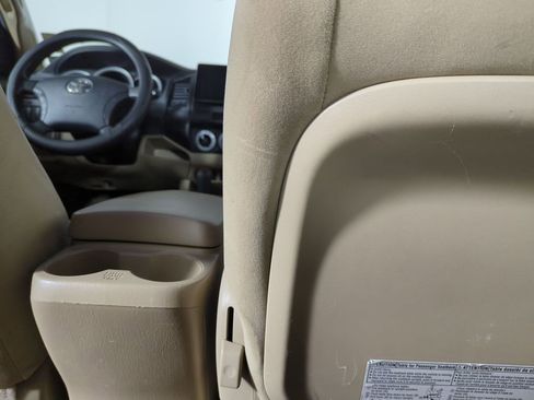 Used 2011 Toyota Tacoma PreRunner image 30