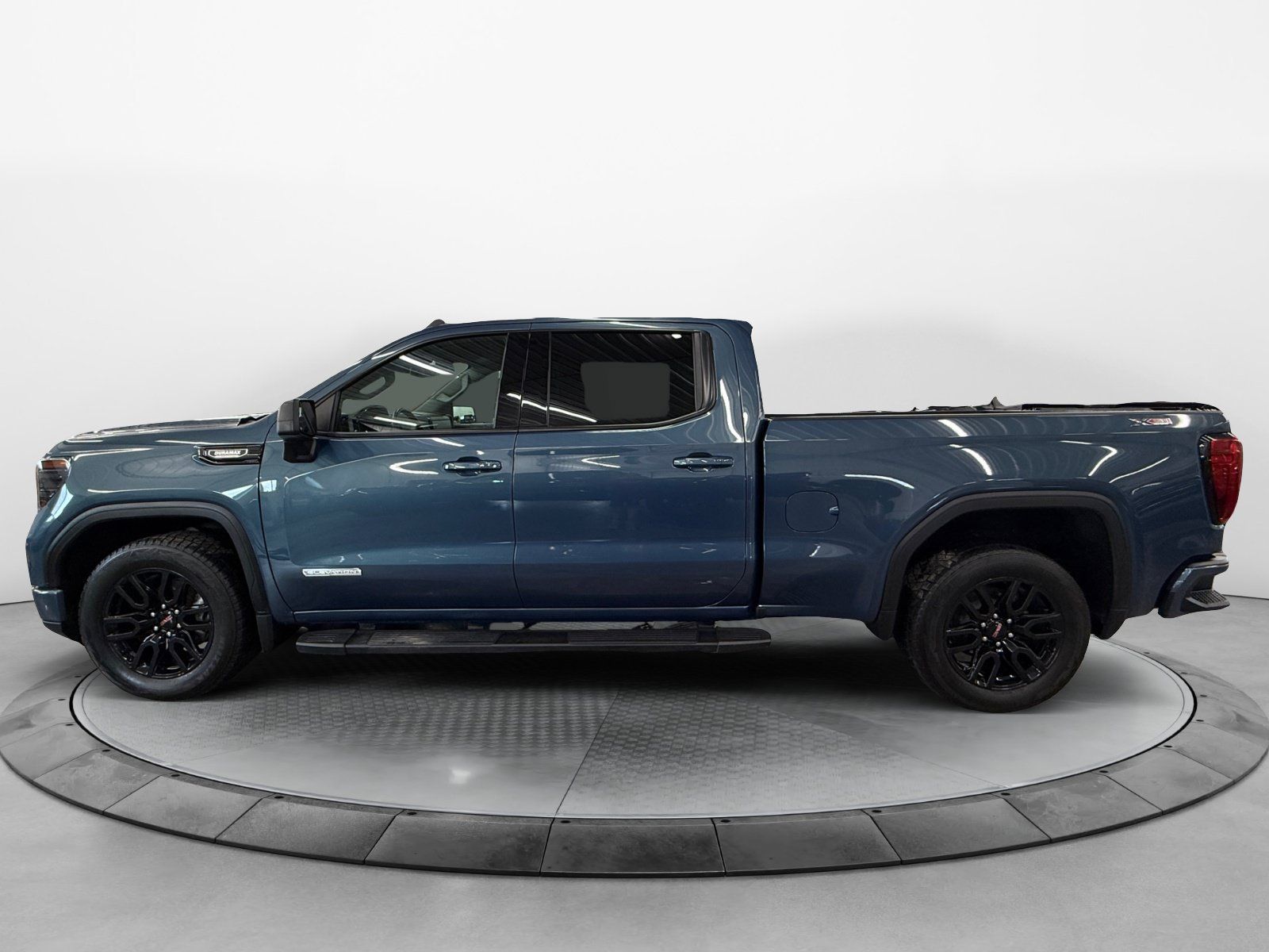 Used 2024 GMC Sierra 1500 Elevation w/ Preferred Package AWD/4WD image 3