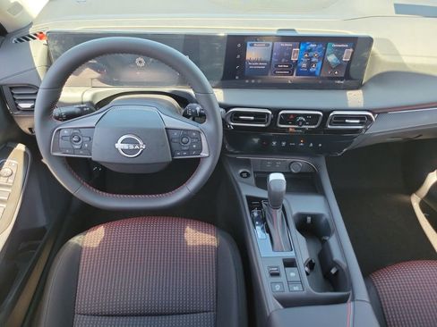 New 2026 Nissan Sentra SR w/ Floor Mat Package FWD image 4