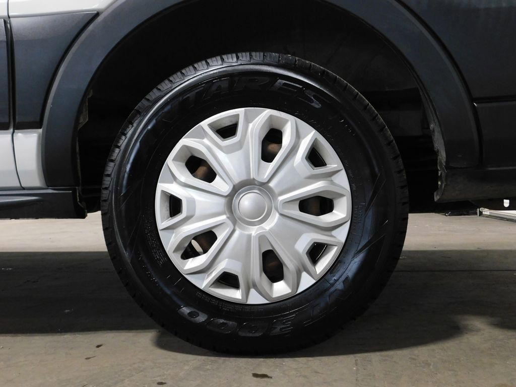 Used 2018 Ford Transit 150 XLT RWD image 19