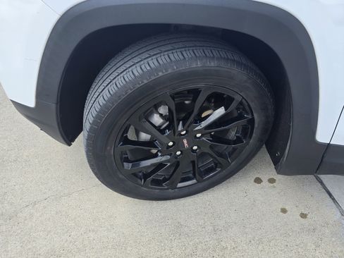 Used 2023 GMC Terrain SLE w/ Driver Convenience Package FWD image 9