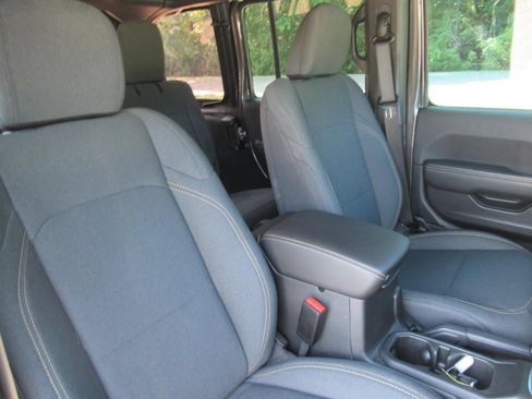 Used 2024 Jeep Wrangler Unlimited Sahara w/ Safety Group AWD/4WD image 9
