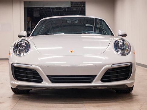Used 2019 Porsche 911 Carrera 4 AWD/4WD image 8