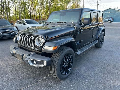 Used 2025 Jeep Wrangler Sahara AWD/4WD image 1